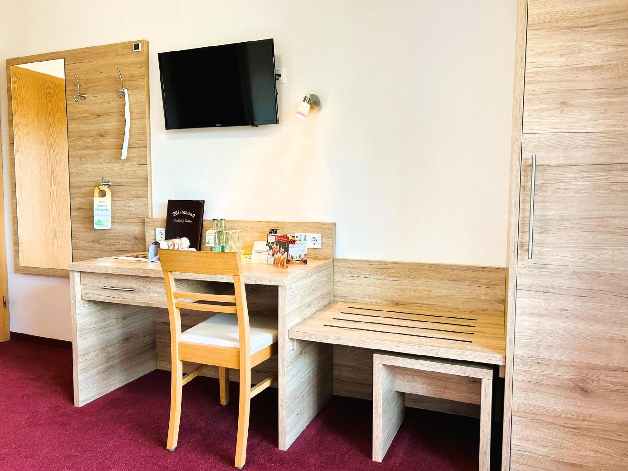 Gasthaus und Landhotel Wiedmann Eresing Exterior foto