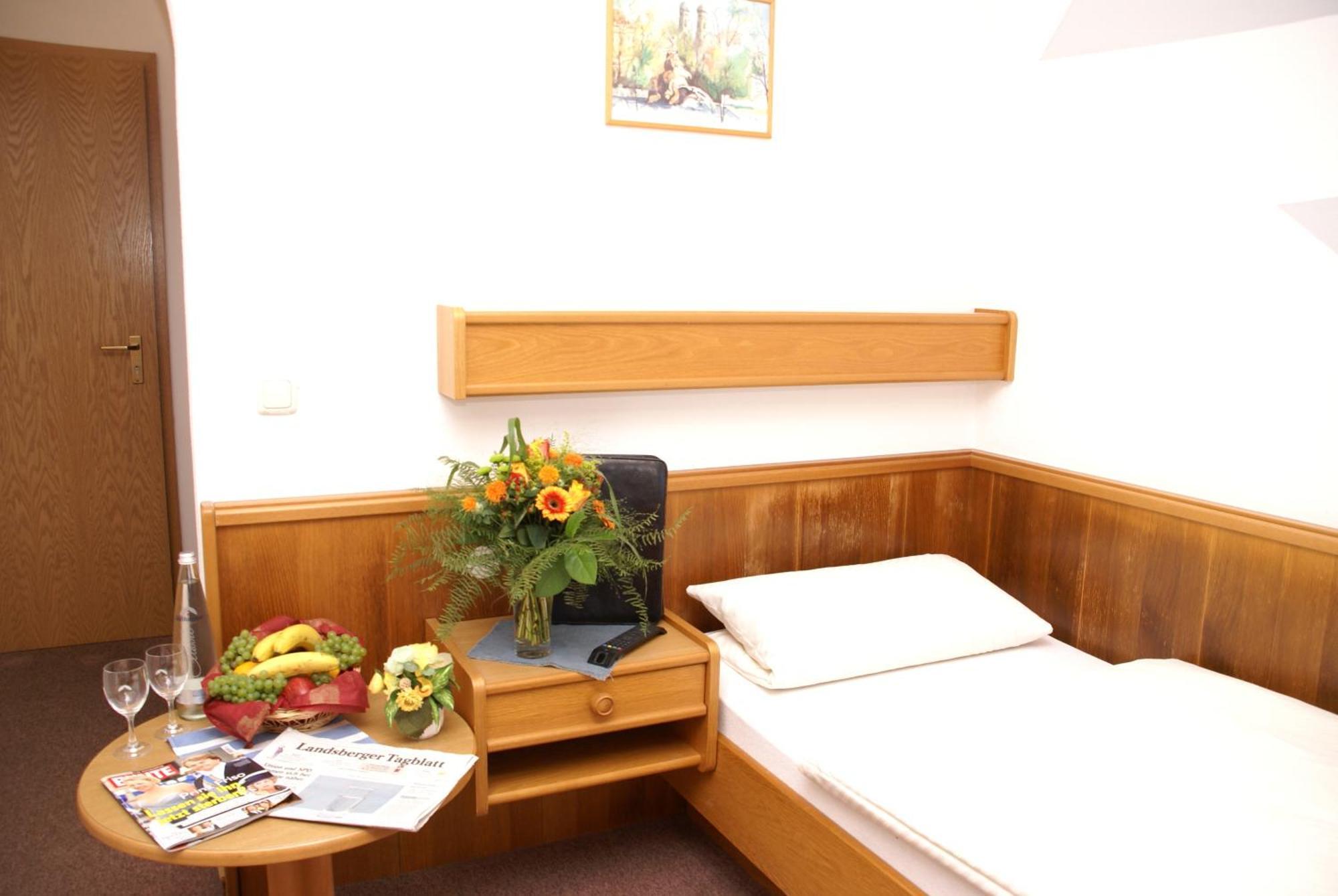 Gasthaus und Landhotel Wiedmann Eresing Zimmer foto