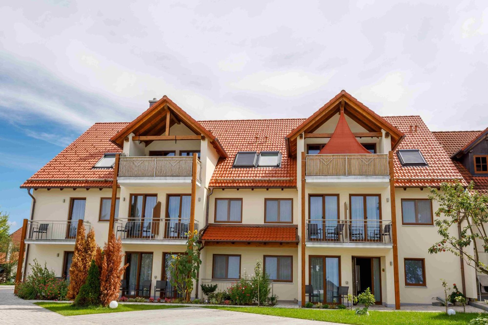 Gasthaus und Landhotel Wiedmann Eresing Exterior foto
