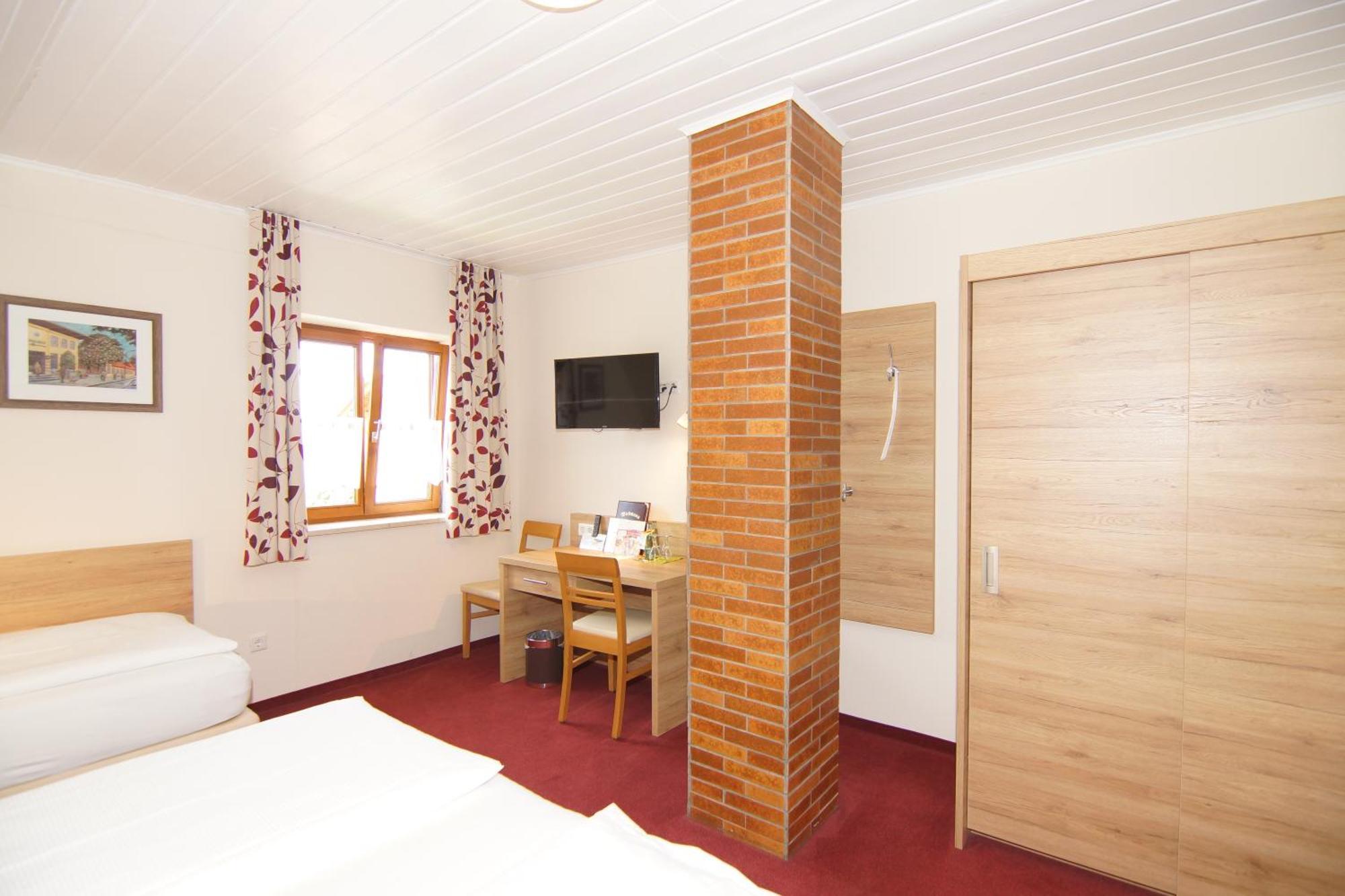 Gasthaus und Landhotel Wiedmann Eresing Exterior foto