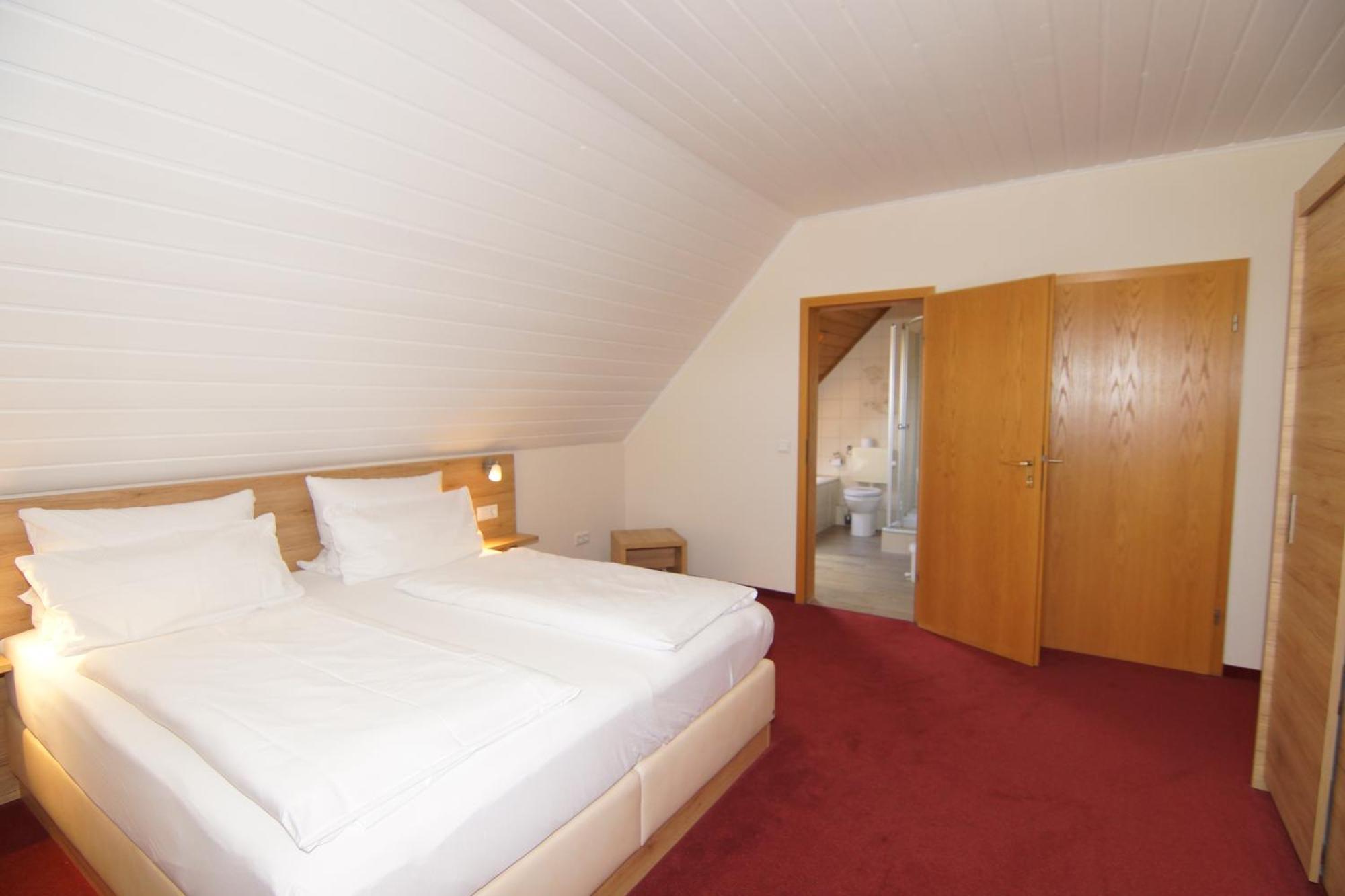 Gasthaus und Landhotel Wiedmann Eresing Exterior foto