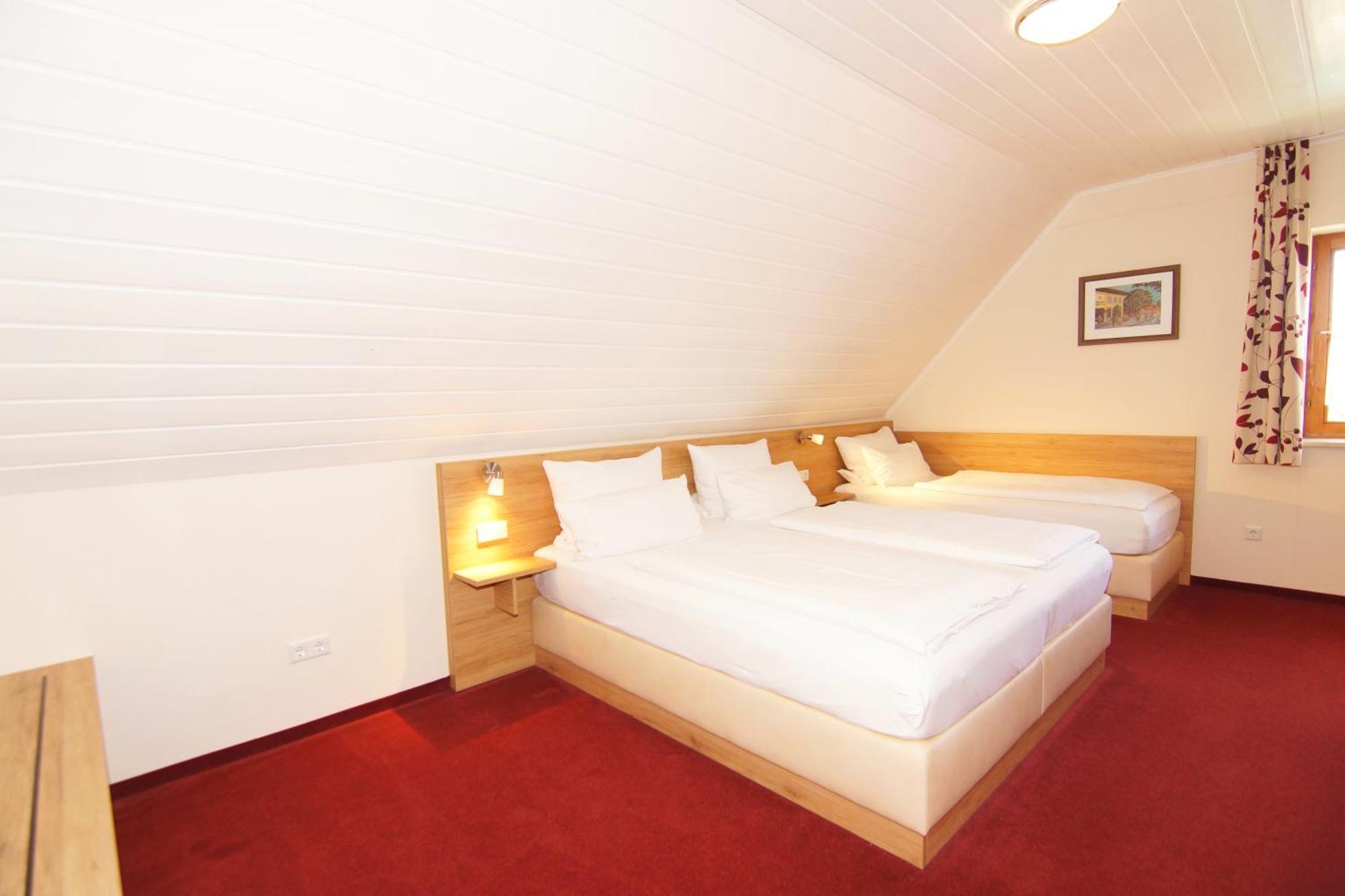 Gasthaus und Landhotel Wiedmann Eresing Exterior foto