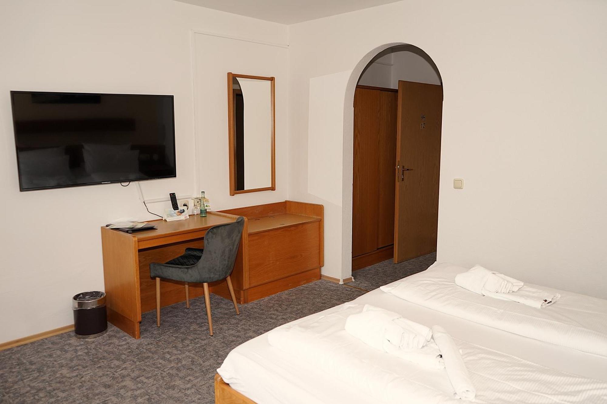 Gasthaus und Landhotel Wiedmann Eresing Exterior foto