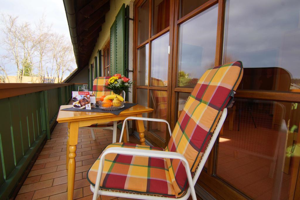 Gasthaus und Landhotel Wiedmann Eresing Exterior foto