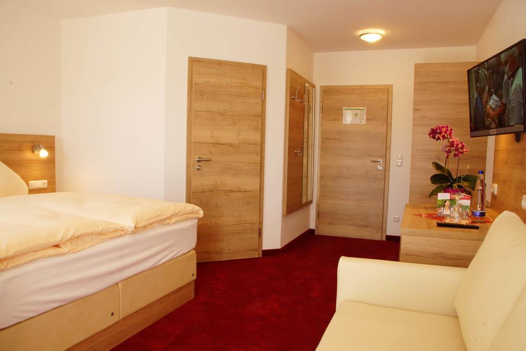 Gasthaus und Landhotel Wiedmann Eresing Exterior foto