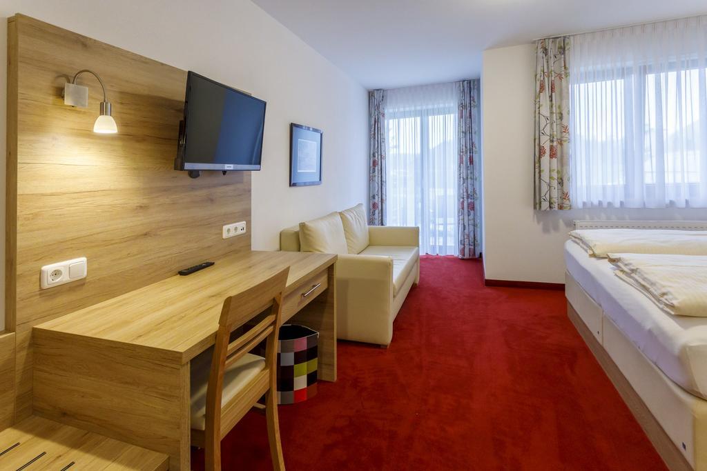 Gasthaus und Landhotel Wiedmann Eresing Exterior foto