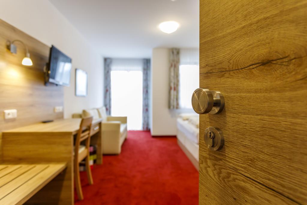 Gasthaus und Landhotel Wiedmann Eresing Exterior foto